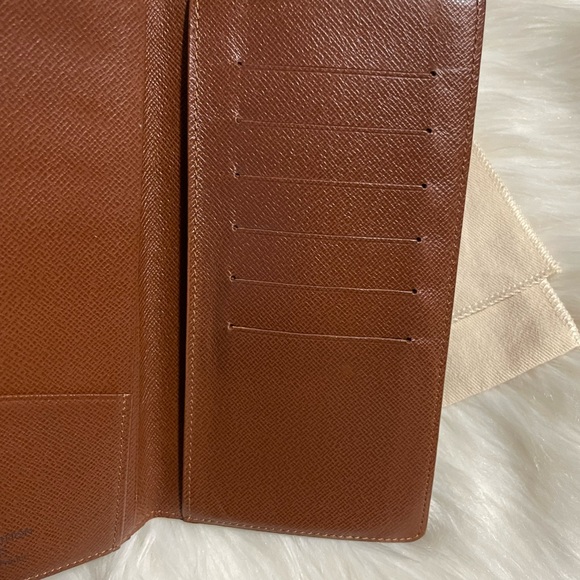 Available ✨
LOUIS VUITTON BRAZZA WALLET MONOGRAM - Picture 6 of 16